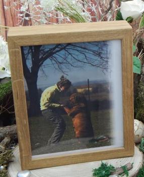 Preview: Tierurne für den Innenbereich, Bilderrahmenurne aus Holz, Eiche, Volumen ca. 2,50 Ltr.