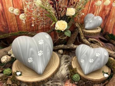 Tierurnen für den Innenbereich - Herz Holzoptik, Grau - Gruppenbild (G1-G3)