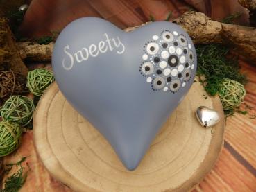 Beispiel: Beschriftung von Künstlerhand mit Dotpaintmotiv