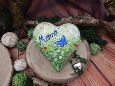 Preview: Tierurne für den Innenbereich - Herz, Motiv: Blumenwiese - Volumen: ca. 0,55 Ltr. - mit Beispiel Beschriftung von Künstlerhand in Kobaltblau, Name: Momo