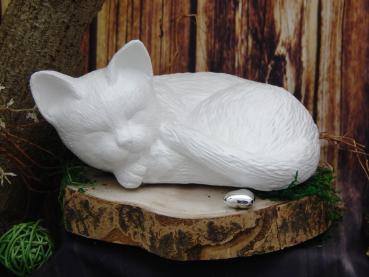 Tierurne in Katzenform liegend, Weiß, Volumen: ca. 0,60 Ltr.