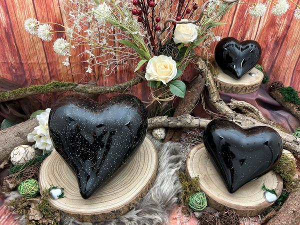 Tierurne für den Innenbereich - Herzform, Effektschwarz, Gruppenbild