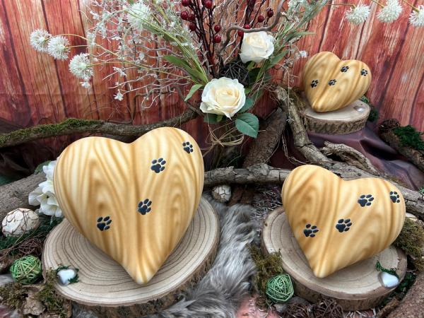 Tierurnen für den Innenbereich - Herz Holzoptik, Gelb - Gruppenbild (G1-G3)