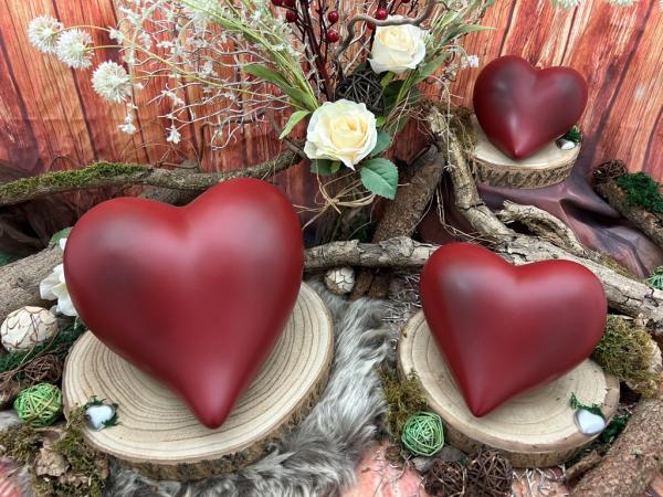 Tierurnen für den Innenbereich, Herzform, Rot schattiert, Gruppenbild (G1-G3)