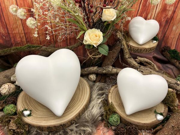 Tierurnen für den Innenbereich - Herzen, Weiß, Gruppenbild (G1-G3)1,25 Ltr.