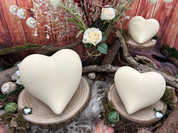 Tierurnen für den Innenbereich - Herzen in Sand - Gruppenbild (G1-G3)