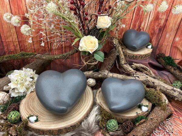 Tierurnen für den Außenbereich - Herzen, Blau - Gruppenbild