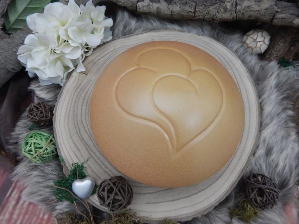 Tierurne Außenbereich - Diskusform mit Doppelherz, Sand, Volumen: ca. 0,90 Ltr. (Auslaufmodell)