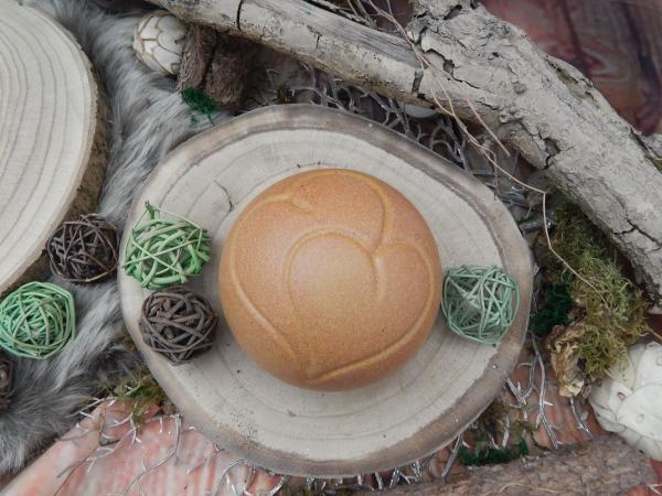 Tierurne Außenbereich - Kugelform mit Doppelherz, Sand, Volumen: ca. 0,45 Ltr. (Auslaufmodell)