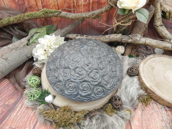 Tierurne Außenbereich - Diskusform mit Rosenblüten, Blau, Volumen: ca. 2,20 Ltr. (Auslaufmodell)